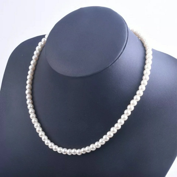 Elegant and Female Pearl Necklace - Picture 2 of 4
